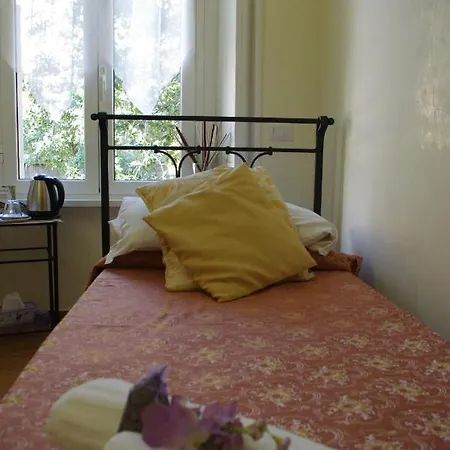 Tucci's Couette-café 3*