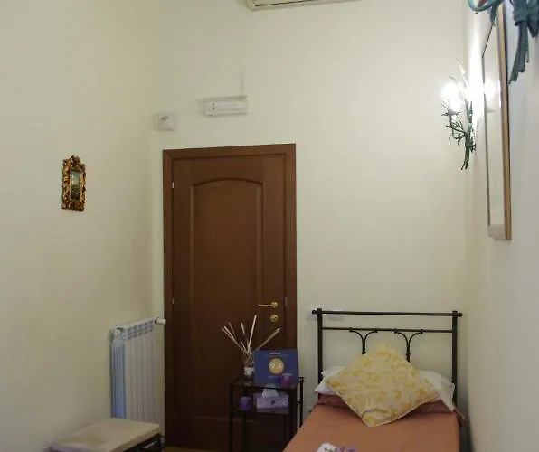 Tucci's לינה וארוחת בוקר 4*