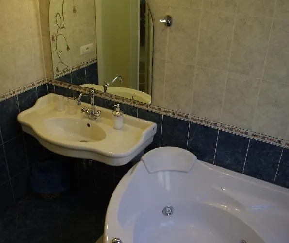 Tucci's לינה וארוחת בוקר