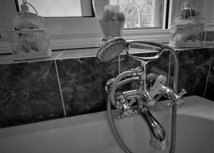 Tucci's לינה וארוחת בוקר